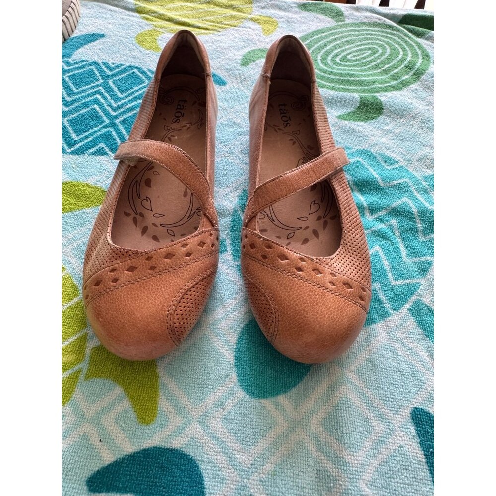 Taos Footwear Brown Flats Leather Women’s Size 9 Velcro Closure